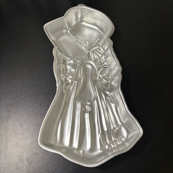 Vintage Aluminum Cake Pan Mold 502-194 Wilton 1975 Holly Hobbie Cottage Prairie - Picture 2 of 8